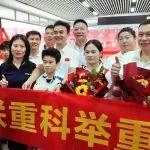 載譽(yù)歸來(lái)！熱烈歡迎湖南中聯(lián)重科舉重隊(duì)凱旋回家