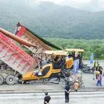 柳工509E攤鋪機：性能卓越、精準作業(yè)，助力重點高速項目建設(shè)