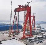 衛(wèi)華集團(tuán)承制全球首臺套3600t-106.8m門式起重機(jī)提升成功