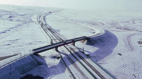 4雪后的高原凍土區(qū)公路.jpg
