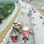 柳工路机助力眉太高速公路建设