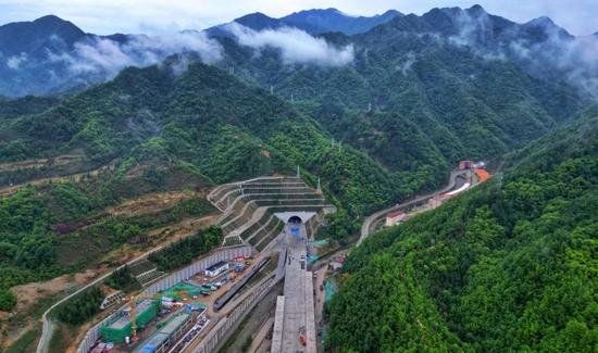 航拍 秦嶺九天山隧道  攝影：王健.jpg