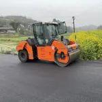 施工風(fēng)景線(xiàn) | 看悍馬中型壓路機(jī)花式炫技 彎道坡道全拿捏