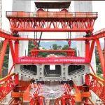又迎关键节点！成渝中线井口嘉陵江特大桥首片钢梁架设成功