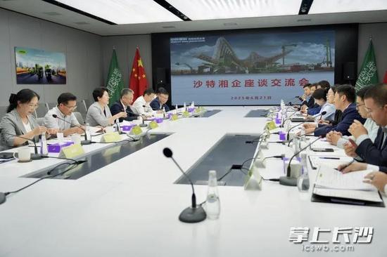 6月21日，吴桂英与沙特湘企座谈交流。