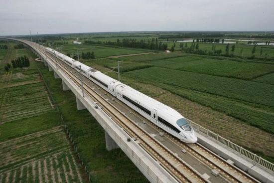 2008年，中国第一条以系统集成模式建成的城际高速铁路——京津城际，试验时速394.3公里.jpg