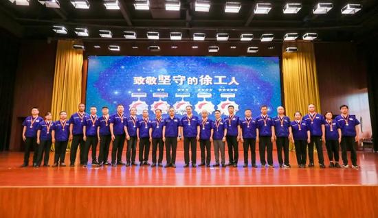 年功章合影_(2).jpg