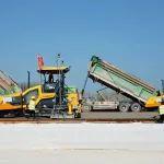 柳工路机成套化设备助力高速公路建设