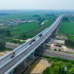 凌绥高速公路全线沥青路面摊铺完成