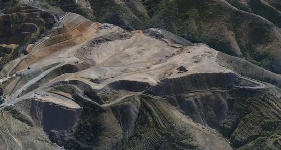 圖一為通過無人機建模技術(shù)形成的礦山施工現(xiàn)場一角.jpg
