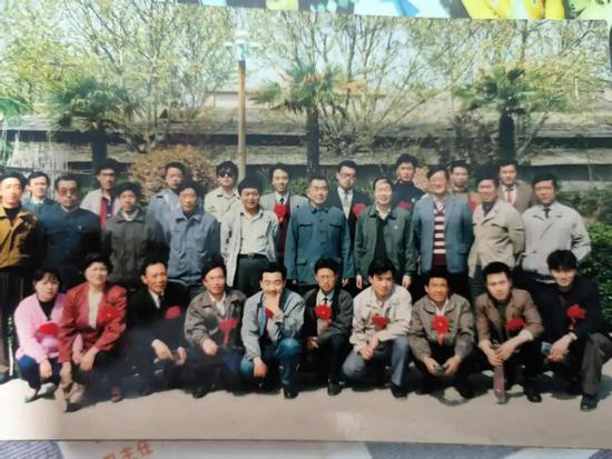 1991年5月厂里组织义务献血，献血留影-联合支部.jpg