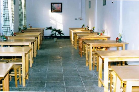 90年代职工餐厅影像。.jpg
