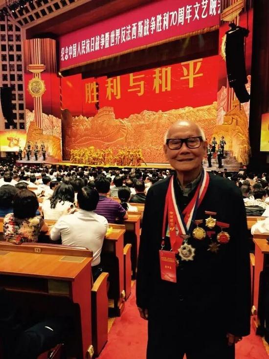 蒋印生在北京人民大会堂观看文艺晚会(2942242)-20250828154025.JPG