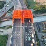 滬杭高速長山河大橋東半幅正式通車