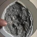 谁在拿钢渣当骨料？天津28亿小区楼体粉化，承重墙一戳就碎…