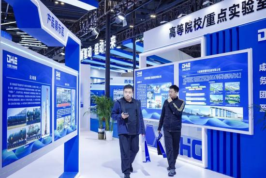 高校展区.jpg