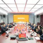 趙暉與長沙經(jīng)開區(qū)黨工委副書記、管委會主任蔣紅波開展座談交流