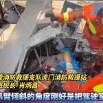50吨吊车吊臂尺寸相关精彩文章--广东东莞一辆极光绿超载侧翻,司机师傅被吊臂死死压住... 广东东莞一辆极光绿超载侧翻,司机师傅被吊臂死死压住...