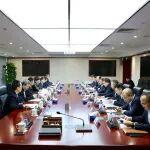 白小虎與西安建筑科技大學黨委書記朱曉渭一行舉行交流座談