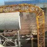 河北昌黎一鋼鐵廠發(fā)生塔吊倒塌事故，當(dāng)?shù)貞?yīng)急管理局：司機(jī)不幸遇難