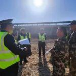 祁連山下借牧忙 主動(dòng)勸導(dǎo)巧護(hù)航