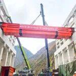 太重1100噸橋式起重機主梁在西藏扎拉安裝首吊成功