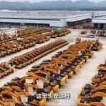 央视新闻 | 感受中国“智造”硬实力 东盟记者盛赞柳工挖掘机智慧工厂机器人“太神奇”