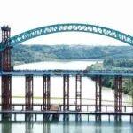 中國中鐵設(shè)計承建的世界最大跨度無推力組合拱橋全橋合龍