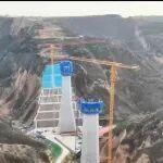 【媒體關(guān)注】平慶鐵路建設(shè)取得重大進(jìn)展 稠水溝特大橋主墩封頂