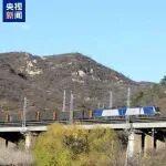 央視新聞｜日運(yùn)量超120萬噸，大秦鐵路煤炭運(yùn)輸高位運(yùn)行