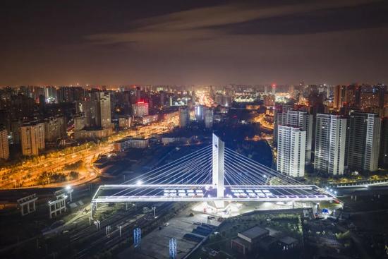 夜间转体施工 刘玉才.jpg