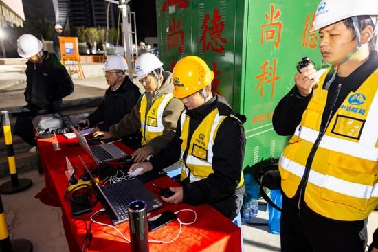 转体设备操作主控台  郎成涛摄_副本.jpg