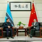 戴和根與中國駐博茨瓦納大使范勇舉行會(huì)談