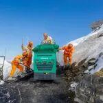 海外風(fēng)采 | 纜車轉(zhuǎn)運(yùn)+直升機(jī)投喂，福格勒迷你攤鋪機(jī)解鎖阿爾卑斯山巔攤鋪新體驗(yàn)