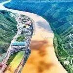 開建一年多來，這項(xiàng)重大水利工程建設(shè)駛?cè)肟燔嚨? title=