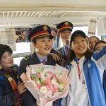 上過央視的列車長最后一次值乘，鄉(xiāng)親們專程趕來！