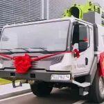 重器出鞘！中聯(lián)重科全球最大折臂式全地面起重機(jī)交付客戶