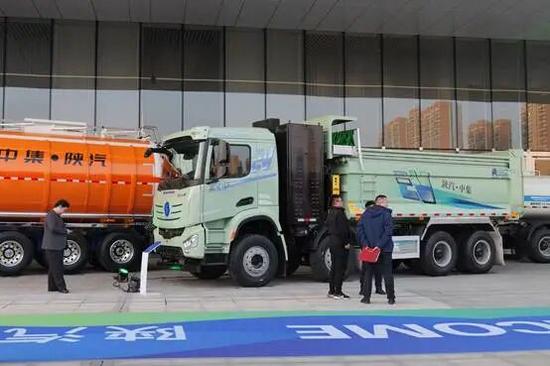 卡车停在街道上

AI 生成的内容可能不正确。