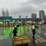 河南交投集團以雪為令 全力迎戰(zhàn)冰雪保暢通