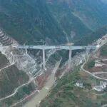 中鐵大橋局承建的渝昆高鐵控制性工程——洛澤河特大橋全橋合龍