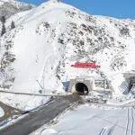 天山巨龙，今日贯通！中国中铁打通12公里北天山隧道