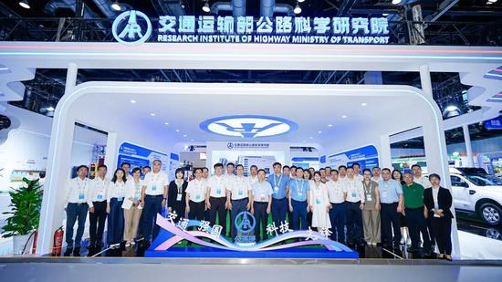公路院亮相第十七屆國(guó)際交通技術(shù)設(shè)備展.jpg