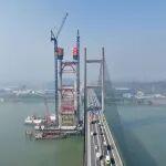 廣肇高速改擴(kuò)建工程新建金馬大橋主塔封頂