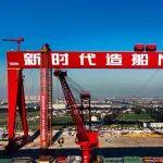 中船九院總承制江蘇新時(shí)代1600t造船門式起重機(jī)完成提升
