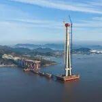 世界第一高海中橋塔建成！甬舟鐵路西堠門公鐵兩用大橋首座主塔封頂