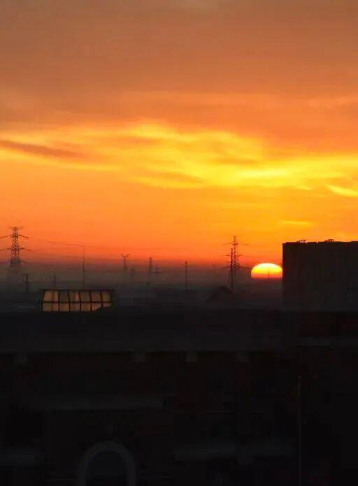 @不斷前行拍的是 早上6點鐘的太陽，逐漸火熱.jpg