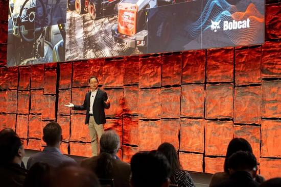 斗山山貓震撼發(fā)布：你的工地，即將迎來一位“AI超級(jí)助手”！