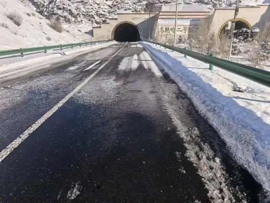 烏鞘嶺2號隧道口液體融雪劑融雪效果