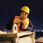 60多萬顆螺絲零失誤！“中國深海鉗工第一人”管延安的“厘米人生”丨對話時間