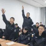 過(guò)癮！警校生“挑戰(zhàn)”客運(yùn)員！